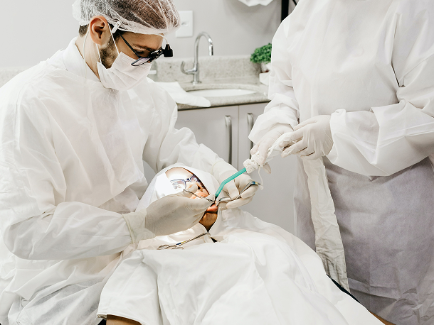 診療中のイメージ写真