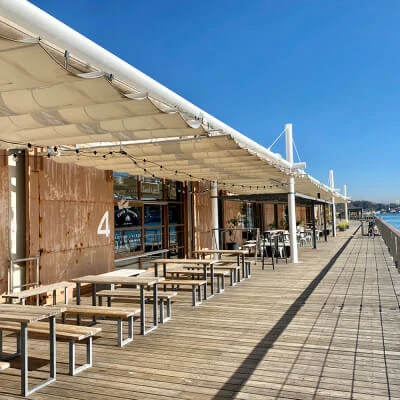 写真 海辺のテラス席